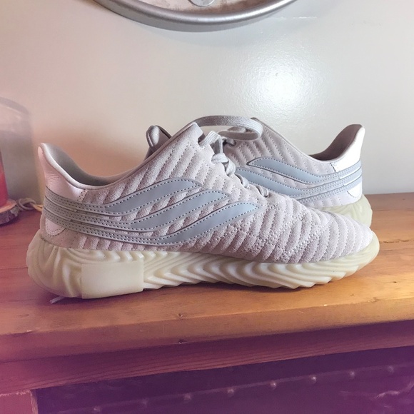 Athletic_Shoes
